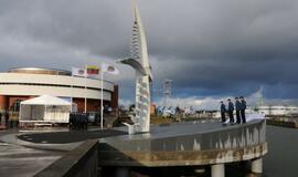 Smiltynėje atidengtas paminklas "Albatrosas"