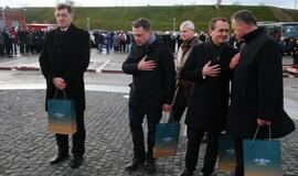 Smiltynėje atidengtas paminklas "Albatrosas"