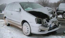 Sningant pasipylė avarijos