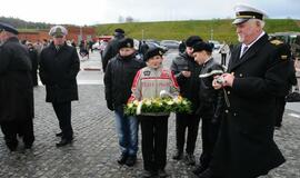 Smiltynėje atidengtas paminklas "Albatrosas"