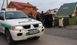 Prie Kedžių namų renkasi protestuotojai