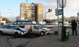 Sankryžoje susidūrė du automobiliai