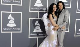 Skiriasi britų komikas Russelas Brandas ir atlikėja Katy Perry