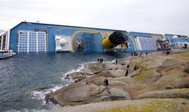 "Costa Concordia" iškėlimo darbai užtruks iki metų pabaigos