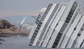 "Costa Concordia" laivo įgula neįspėjo keleivių apie nelaimę, sustabdyta aukų paieška
