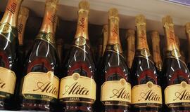 Nors ir uždrausta, nusipirkti ir išsinešti alkoholio naktį vis tiek įmanoma