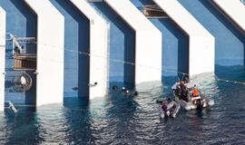 Paskelbtas per katastrofą dingusiųjų sąrašas, "Costa Concordia" kapitonui skirtas namų areštas