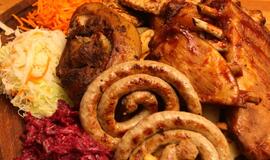 Per pirmąją naujųjų metų savaitę ukrainiečiai suvalgo pusantro mėnesio mėsos normą