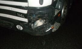 Vilkikas sankryžoje taranavo BMW