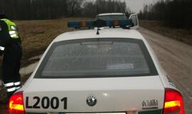 Avarija: visureigis virto nuo žvyrkelio