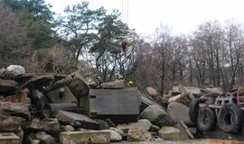 Smiltynėje iškeltas po betono blokais žuvęs žmogus