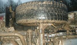 Avarija: visureigis virto nuo žvyrkelio