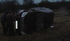 Avarija: visureigis virto nuo žvyrkelio