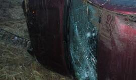 Avarija: visureigis virto nuo žvyrkelio