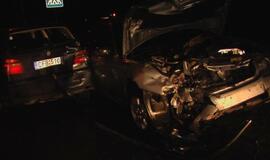 Girti vairuotojai daužė automobilius