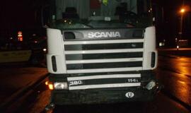 Vilkikas sankryžoje taranavo BMW