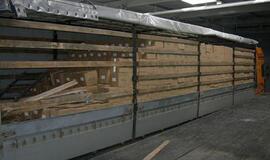 Pavogti kontrabandą už kyšį galėjo padėti muitininkas