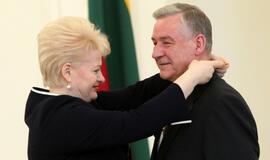 Prezidentė įteikė valstybės apdovanojimus