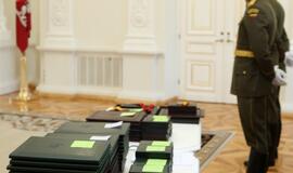 Prezidentė įteikė valstybės apdovanojimus