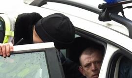 Net keli policijos ekipažai tramdė mieste siautėjusį vyriškį