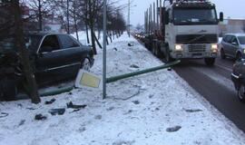 Neblaivaus vairuotojo "Audi" keitė gatvių apšvietimą