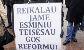 "Išvykime iš Lietuvos neteisingumo įšalą"