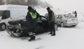 Penktadienį nesiliaujančios avarijos