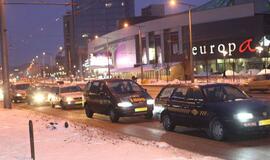 Streikuojantys taksistai Vilniuje kelia spūstis