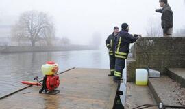 Danės upėje -  naftos dėmės