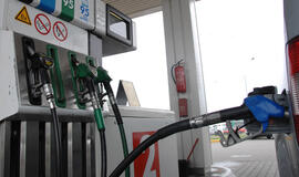 Finansų ministerija: akcizo mažinimas benzino kainų nepažabotų