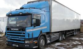 Kauno policija sulaikė vilkiką su Vokietijoje pavogtais prabangiais automobiliais (video)