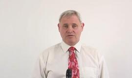 Meras pasveikino moteris G.G. Markeso žodžiais