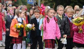 Mokyklų uždaryti neskubės