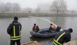 Danės upėje -  naftos dėmės