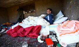 Benamio namai - po balkonu