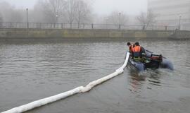 Danės upėje -  naftos dėmės