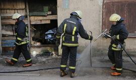 Klaipėdoje degė apleistas pastatas