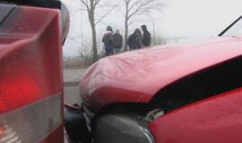 Nepatyręs vairuotojas "surinko" kelis automobilius