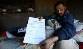 Benamio namai - po balkonu