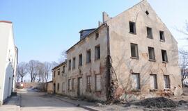 Klaipėdoje degė apleistas pastatas