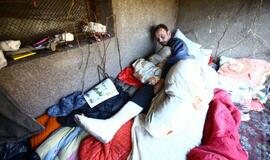 Benamio namai - po balkonu