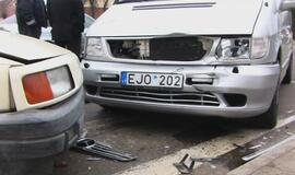 Skolintu mikroautobusu sudaužė naują pirkinį