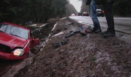 Raudono "Mercedes-Benz" vairuotojui - šaltas rytinis dušas