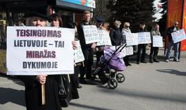 Piketas prie Klaipėdos apygardos teismo