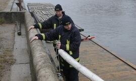 Danės upėje -  naftos dėmės