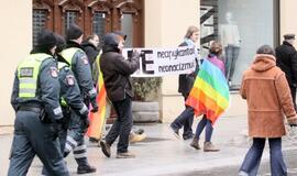 Kovo 11-ajai skirtų eitynių dalyviams kelią pastojo provokatoriai