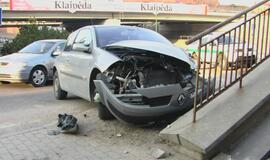 Merginai šventinę nuotaiką sugadino BMW