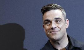 Robbie Williamsas pasipiktinęs jį nufotografavusio paparacio elgesiu