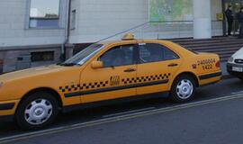 Vairuoti geltonos spalvos automobilį pavojingiausia