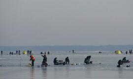 Visi Kuršių mariose įstrigę žvejai išgelbėti